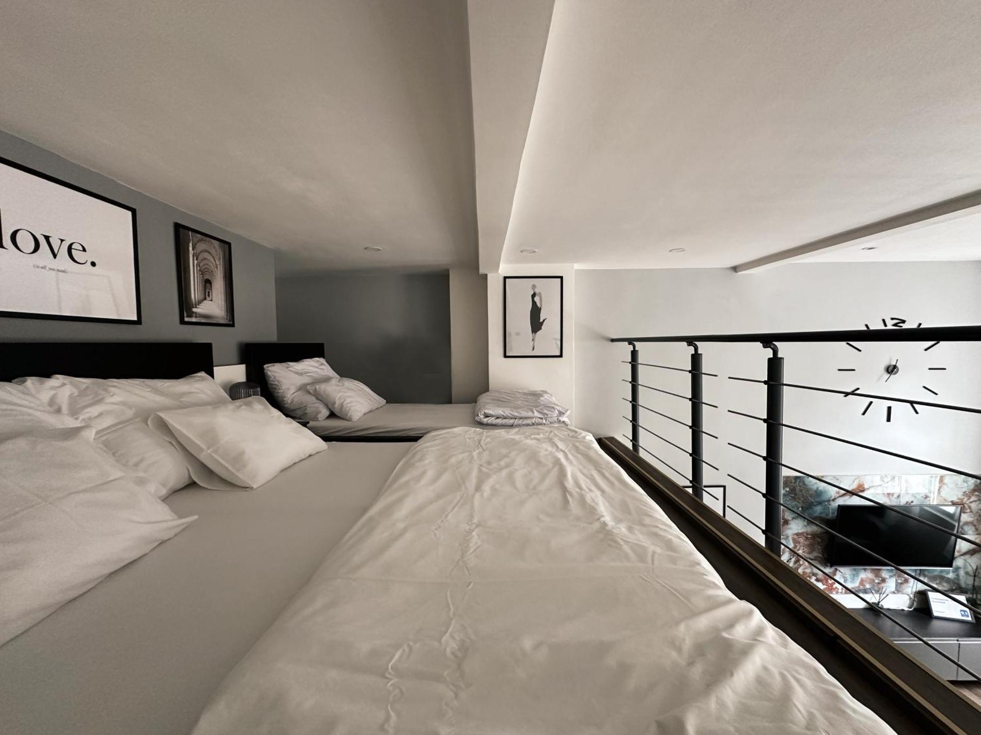 Contemporary Jindrisska Apartment Прага Экстерьер фото